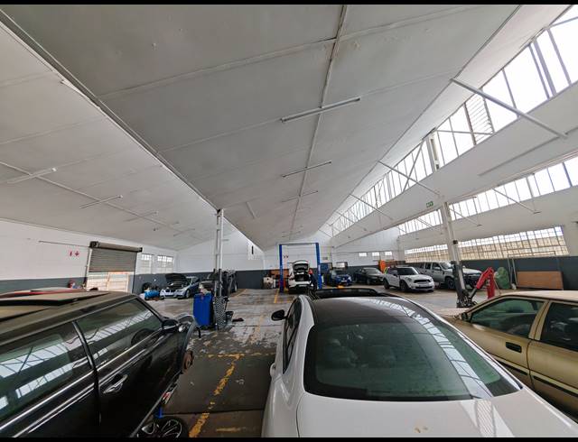1,029M² WAREHOUSE FOR SALE IN SELBY